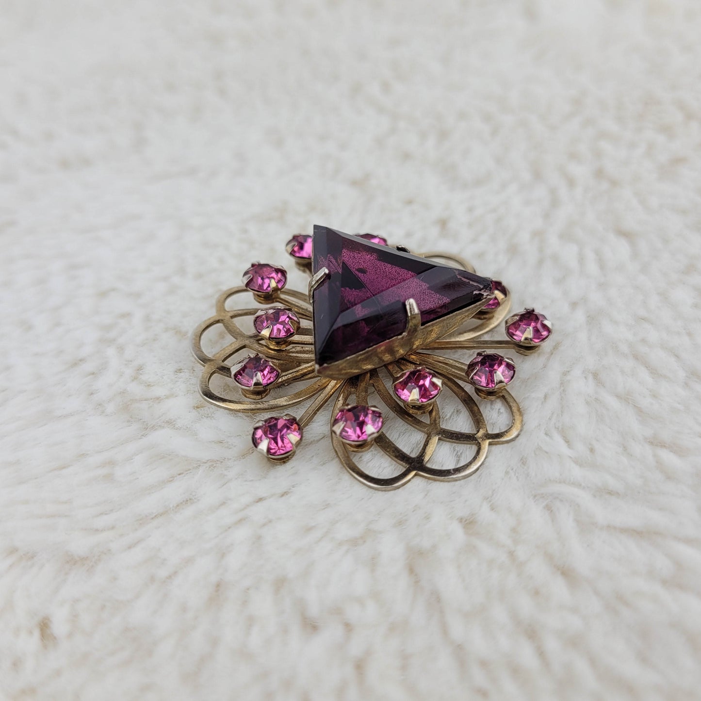 1950's Triangular Purple Rhinestone Swirling Gold Tone Metal Tone Pin