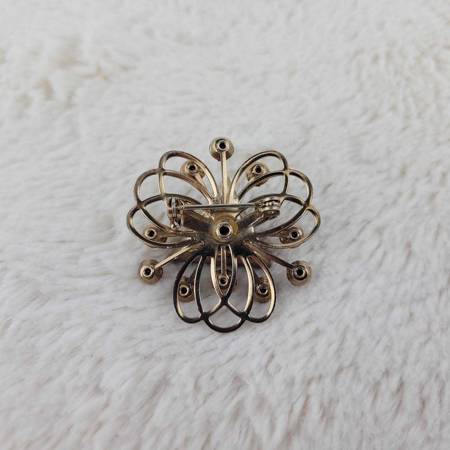1950's Triangular Purple Rhinestone Swirling Gold Tone Metal Tone Pin
