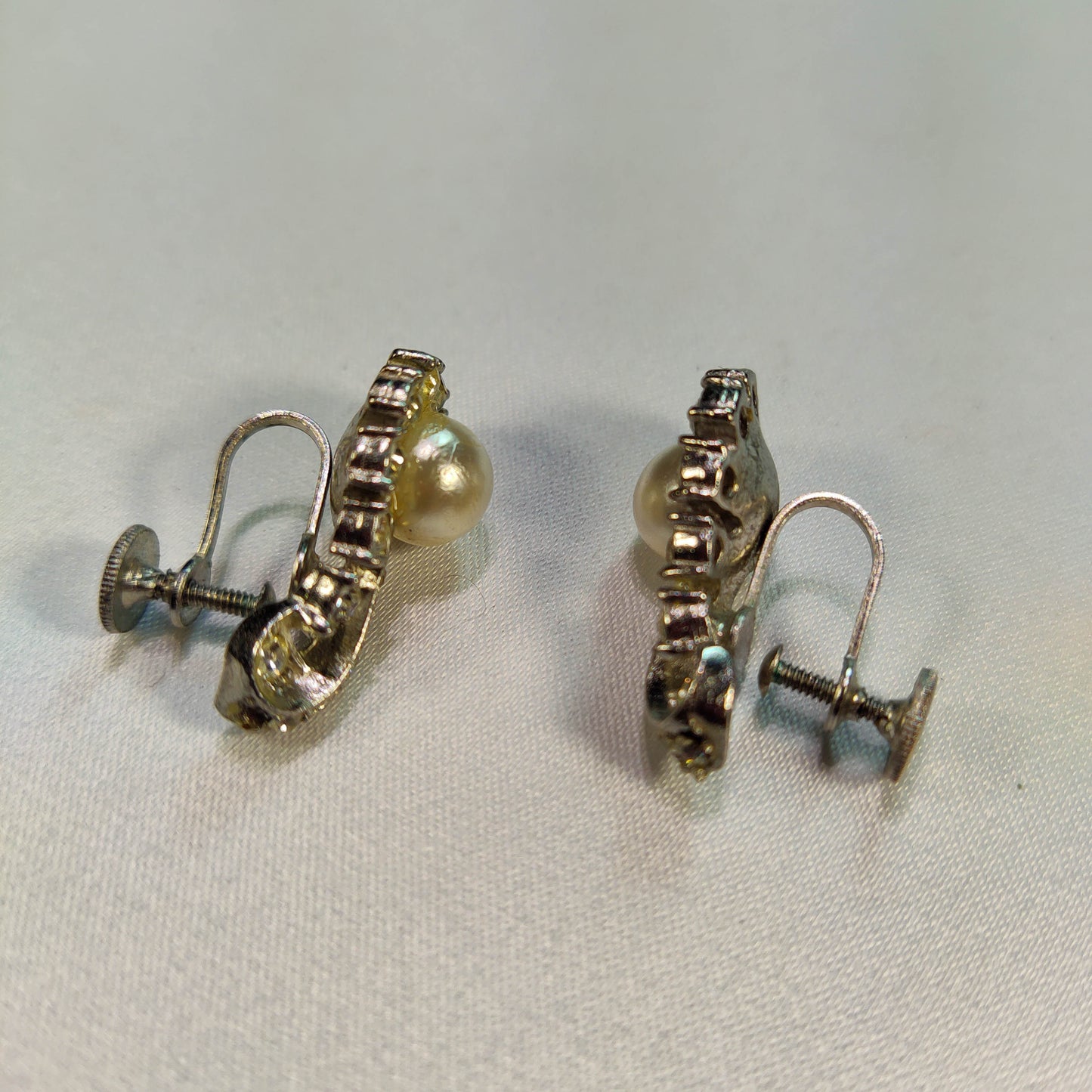 1930's Pearl Rhinestone Screw Back Earrings