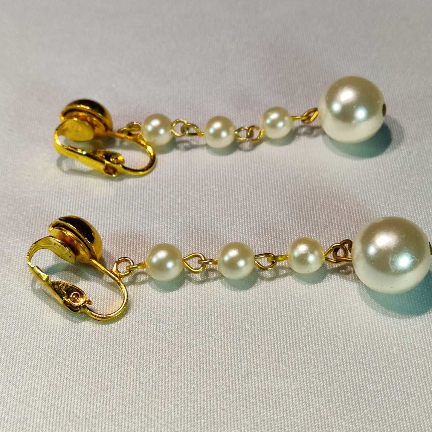 1960's Pearl Bead Chain Drop Screwback Earrings