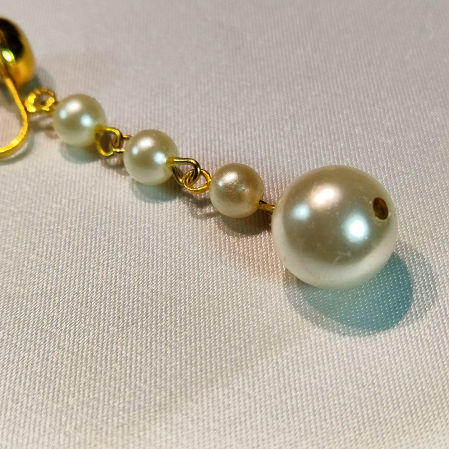 1960's Pearl Bead Chain Drop Screwback Earrings