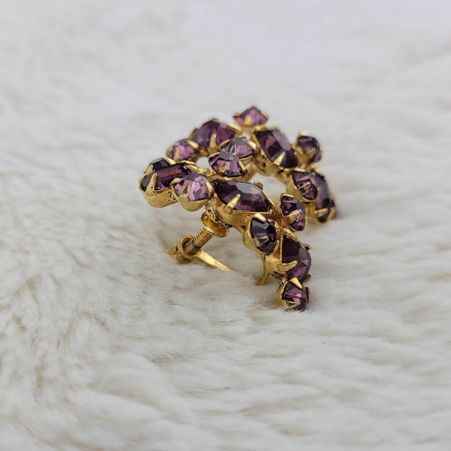 1940's Plumb Rhinestone Gold Tone Metal Screwback Earrings