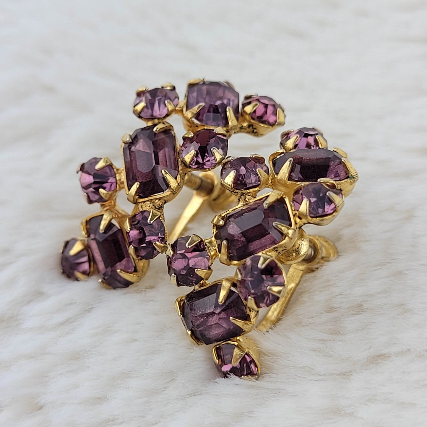 1940's Plumb Rhinestone Gold Tone Metal Screwback Earrings