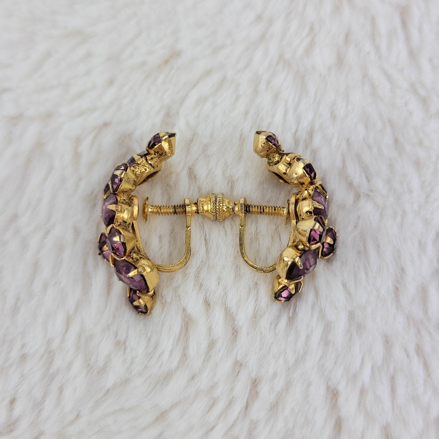 1940's Plumb Rhinestone Gold Tone Metal Screwback Earrings