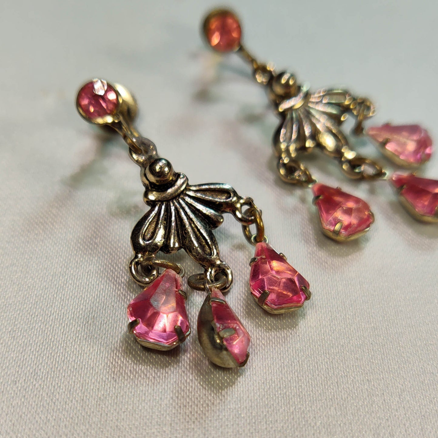 1980s Vintage Screw Back Dangle Earrings with Plum Rhinestones Open Back