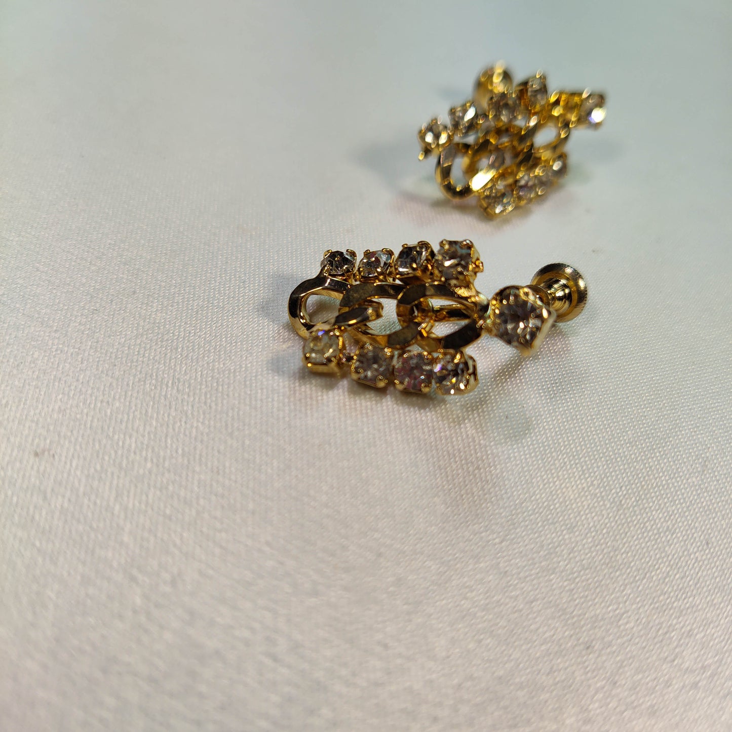 1970's Gold Metal Chain and Rhinestone Screwback Earrings