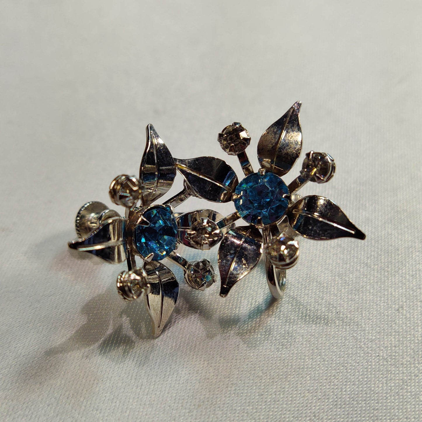 1930's Silver Tone Metal and Blue Rhinestone Flower Screwback Earrings - Signed BN