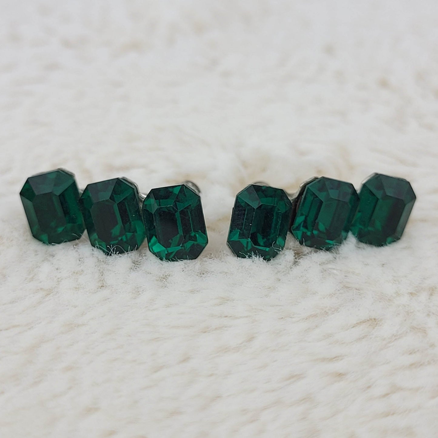1950's Single Row Emerald Green Rhinestone Screwback Earrings
