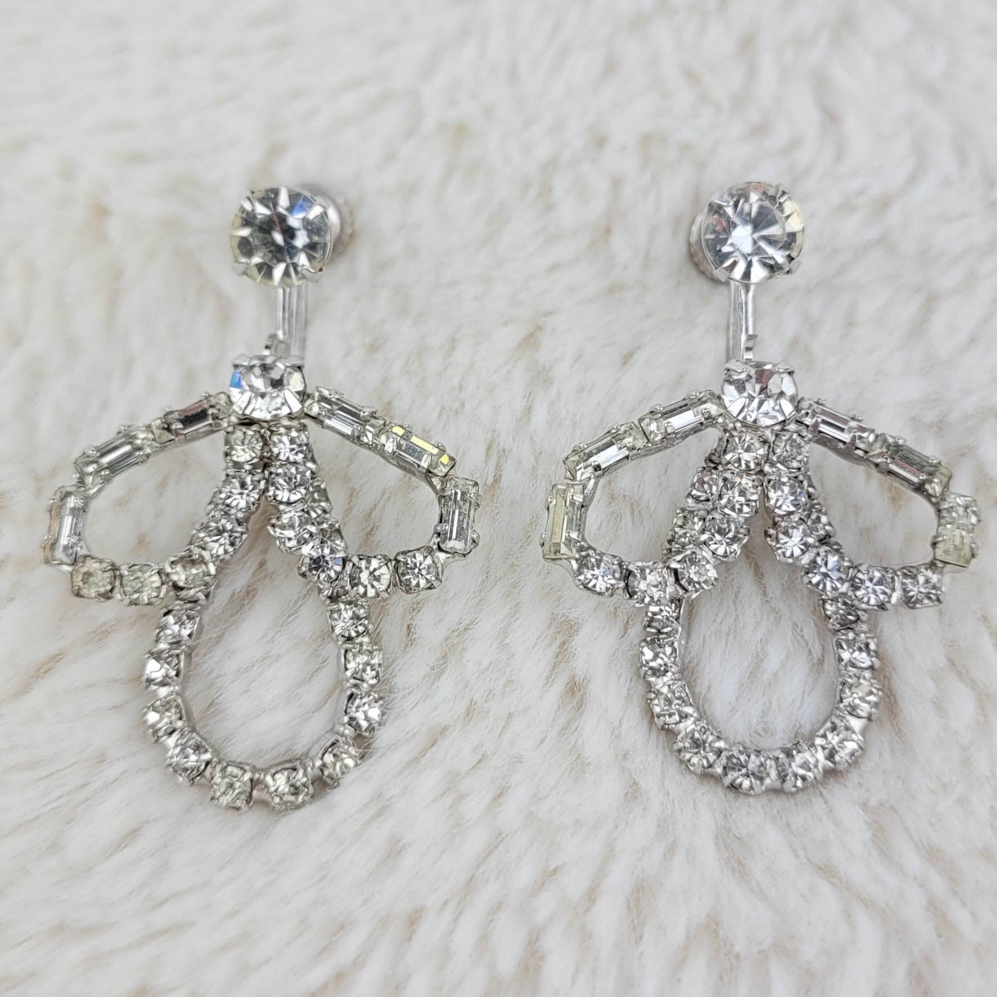 1950 Clear Rhinestone Loop Dangle Screwback Earrings