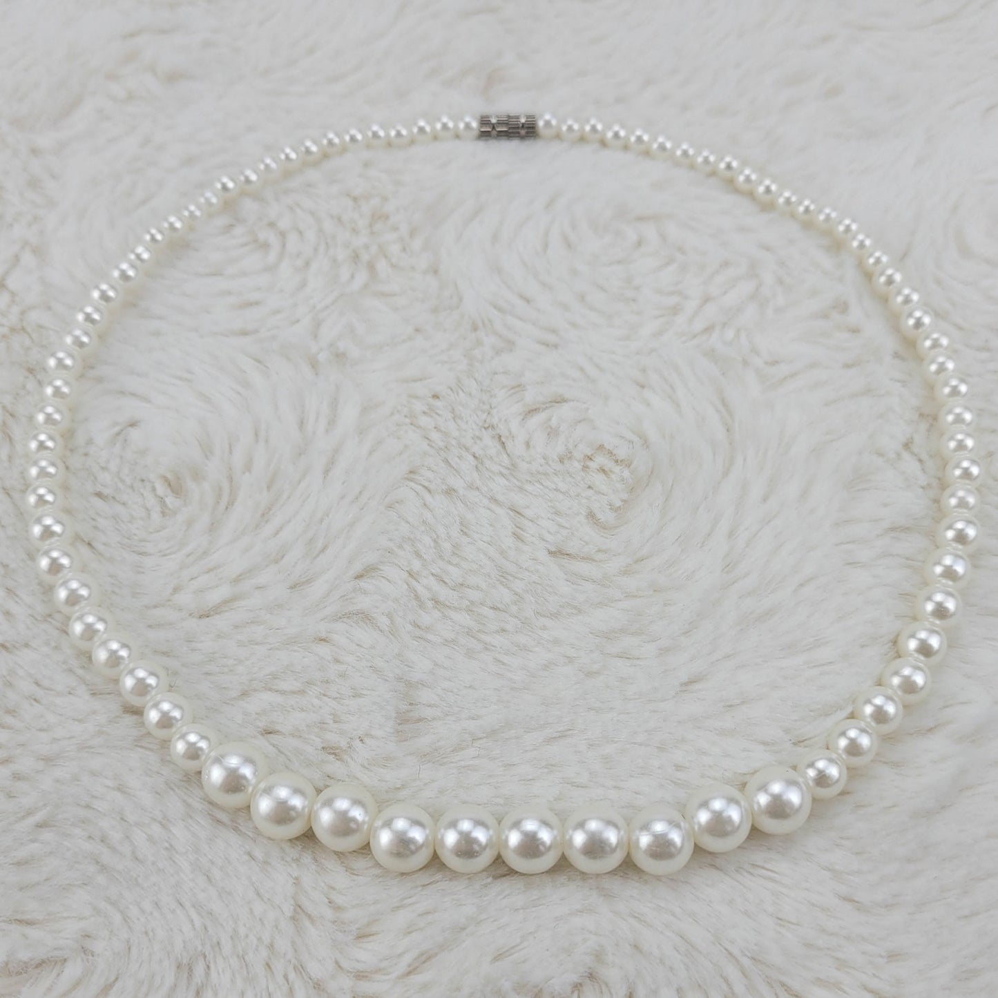 1950's Cosmetic Pearl Single Strand Necklace