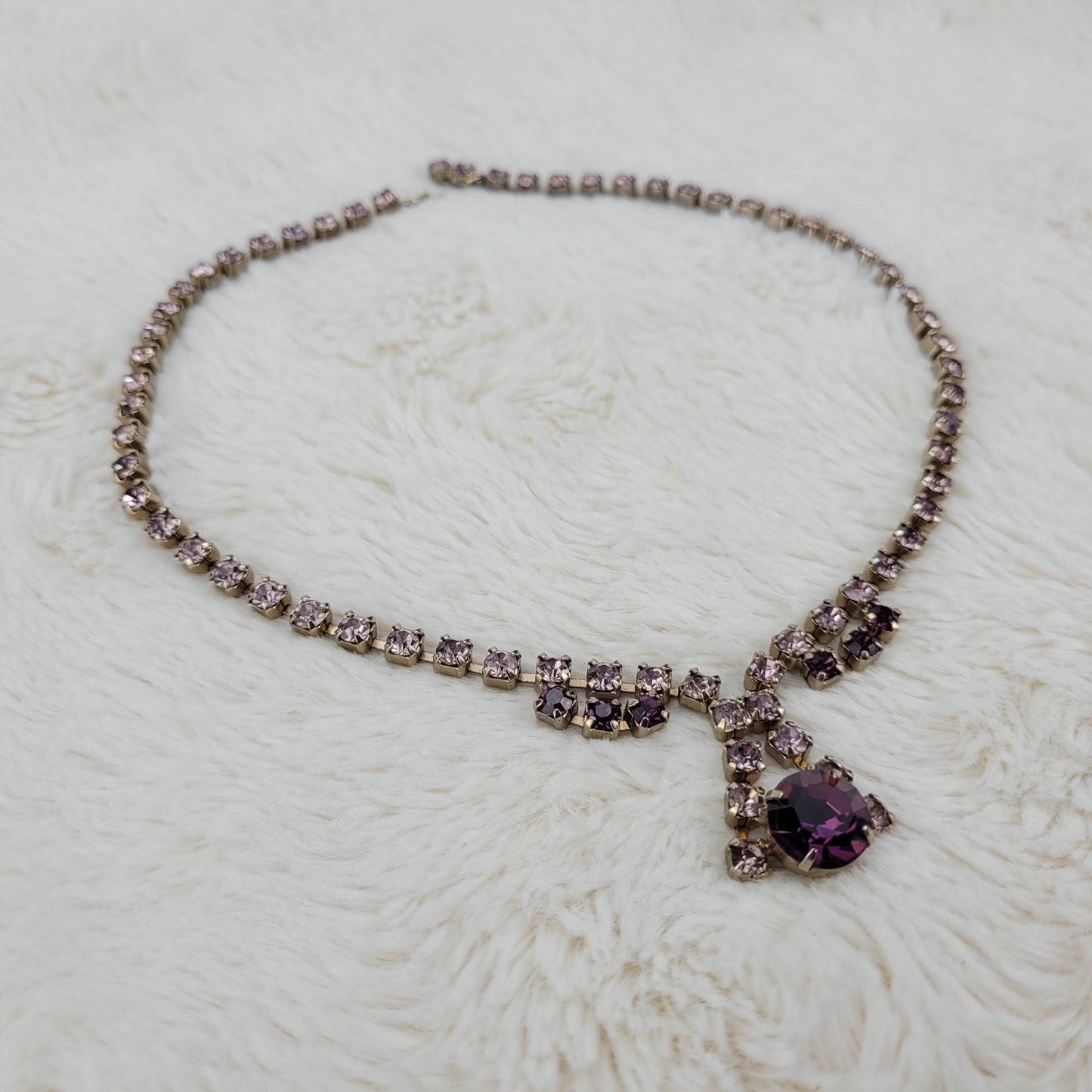 1950's Single Row Purple Rhinestone Rhinestone Pendant Necklace