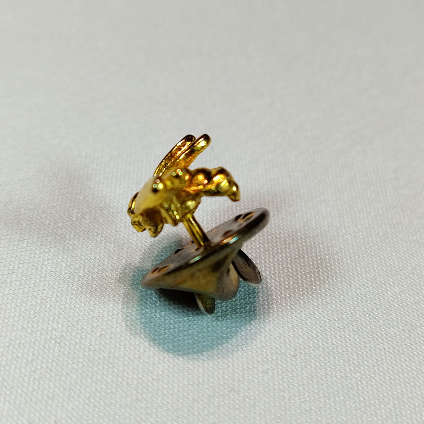 1950's Vintage Gold Tone Bee Tie Tack