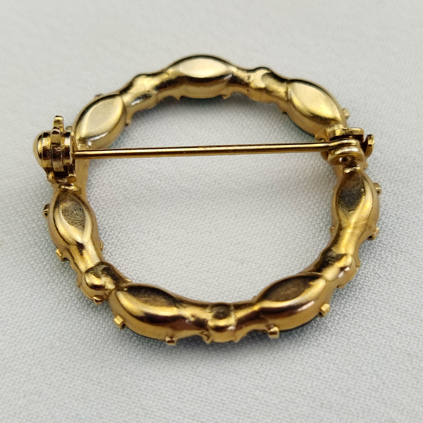 1950's Green Rhinestone Circle Pin with a Gold Tone Metal Backing