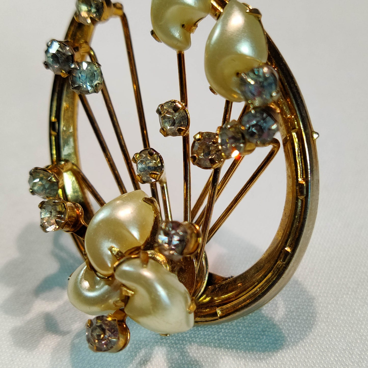 1950's Gold Tone Metal, Rhinestone and Pearl Bead Horseshoe Spray Pin
