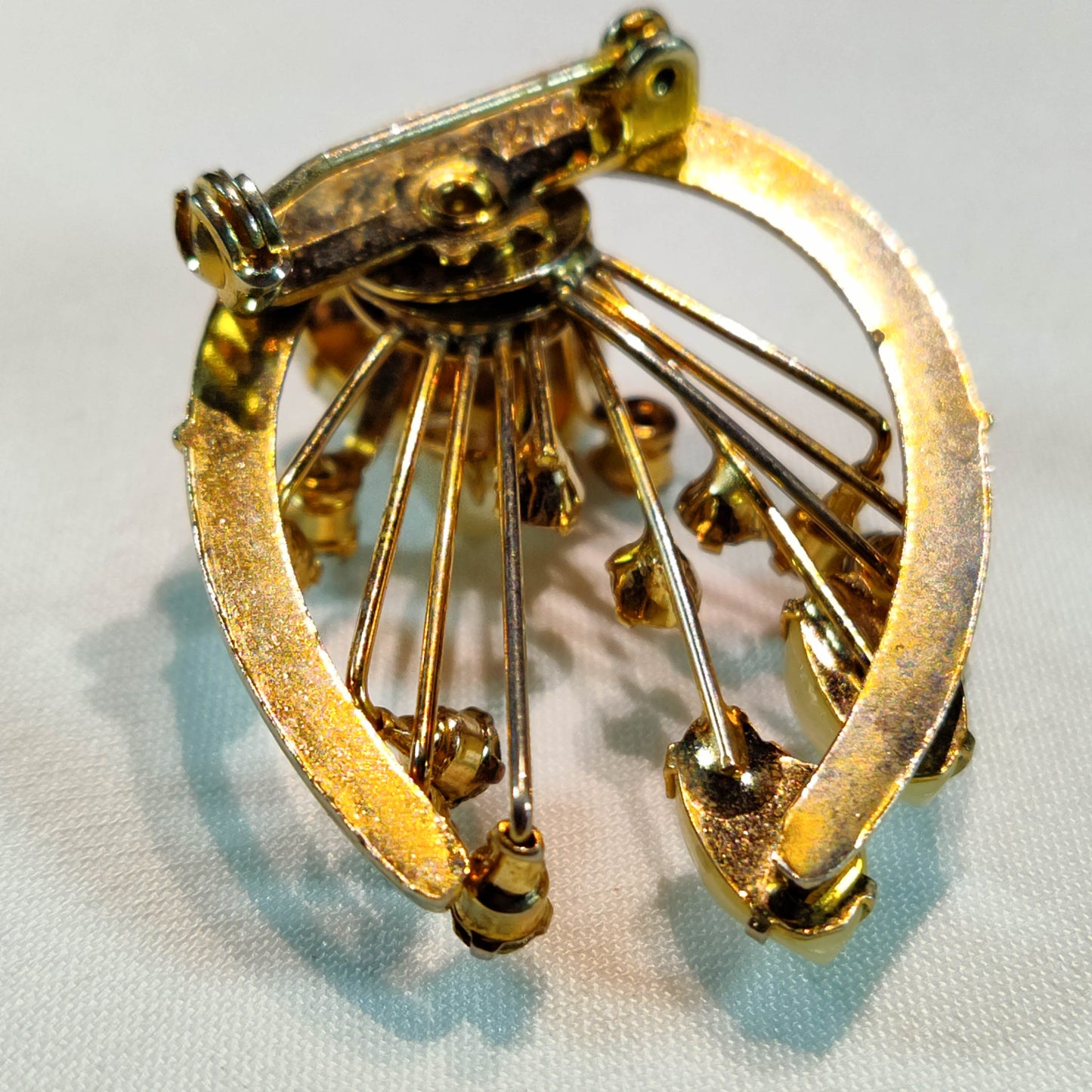 1950's Gold Tone Metal, Rhinestone and Pearl Bead Horseshoe Spray Pin