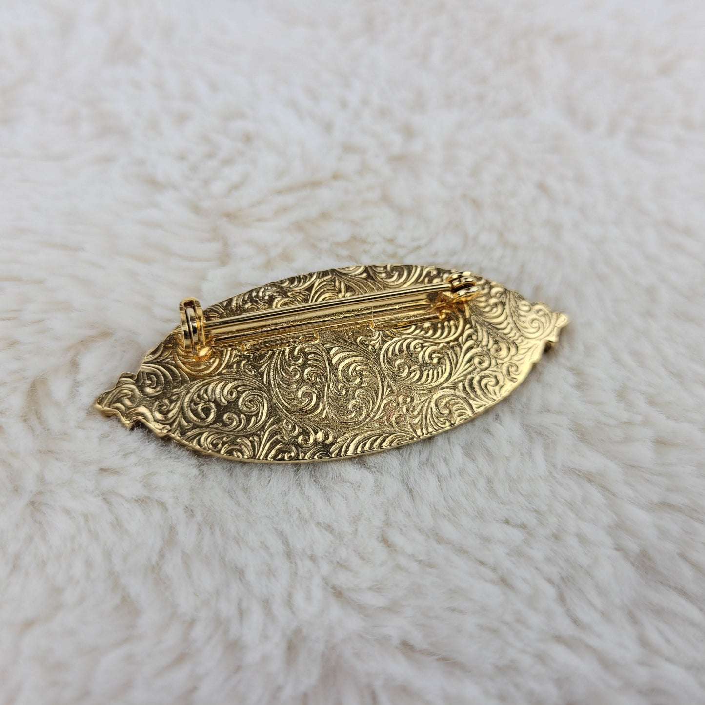 1940's Oval Worked Gold Tone Metal Lacquer Flower Pin with Rhinestones