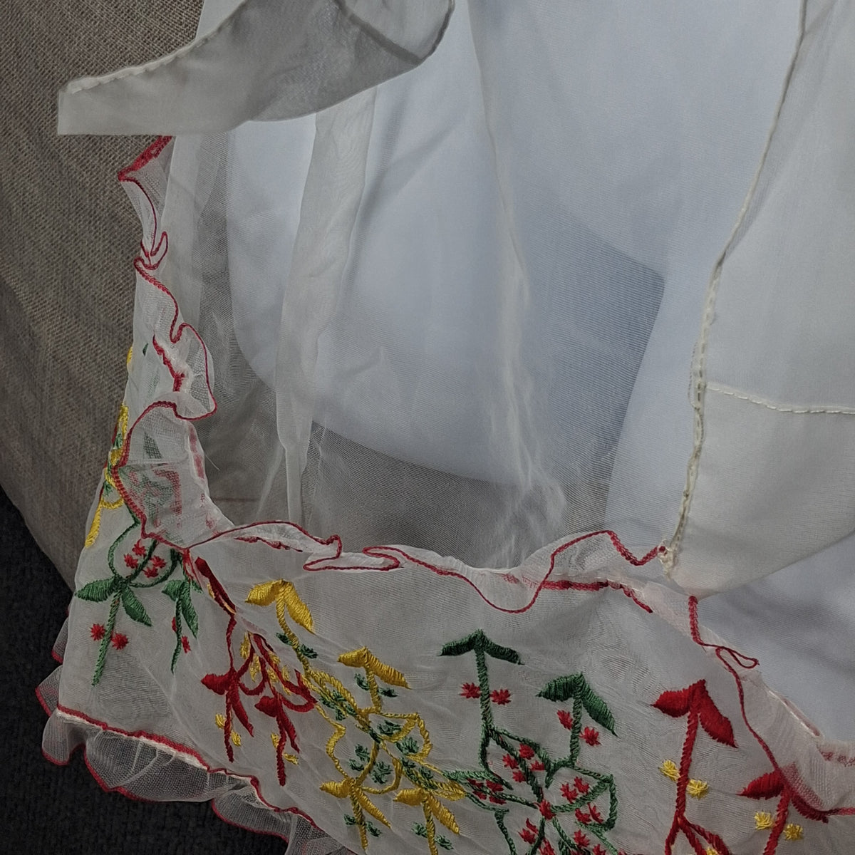 Super Cute Sheer Vintage Apron with Flower Embroidery