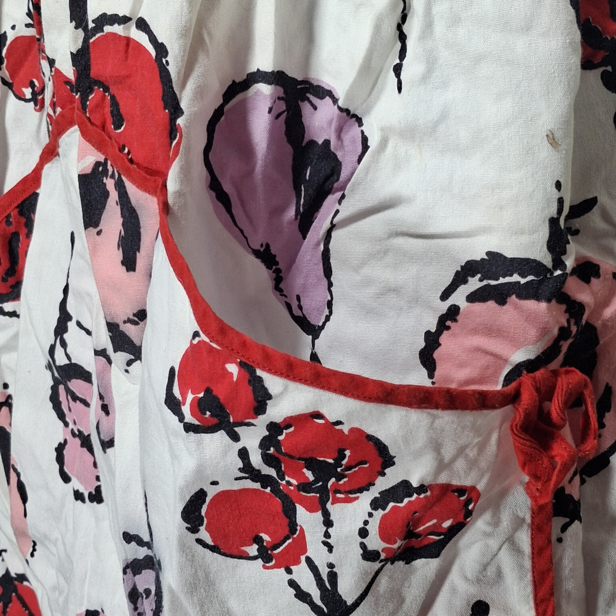 Vintage Kitchen Apron with Big Pockets in White with a Veggie Pattern