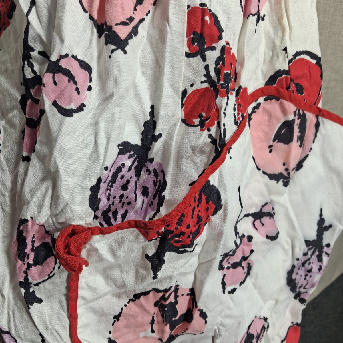 Vintage Kitchen Apron with Big Pockets in White with a Veggie Pattern