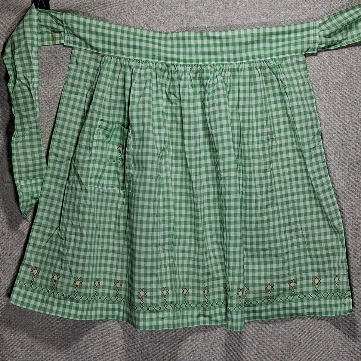 Vintage Cotton Apron in White and Green Checkerboard with a Pocket