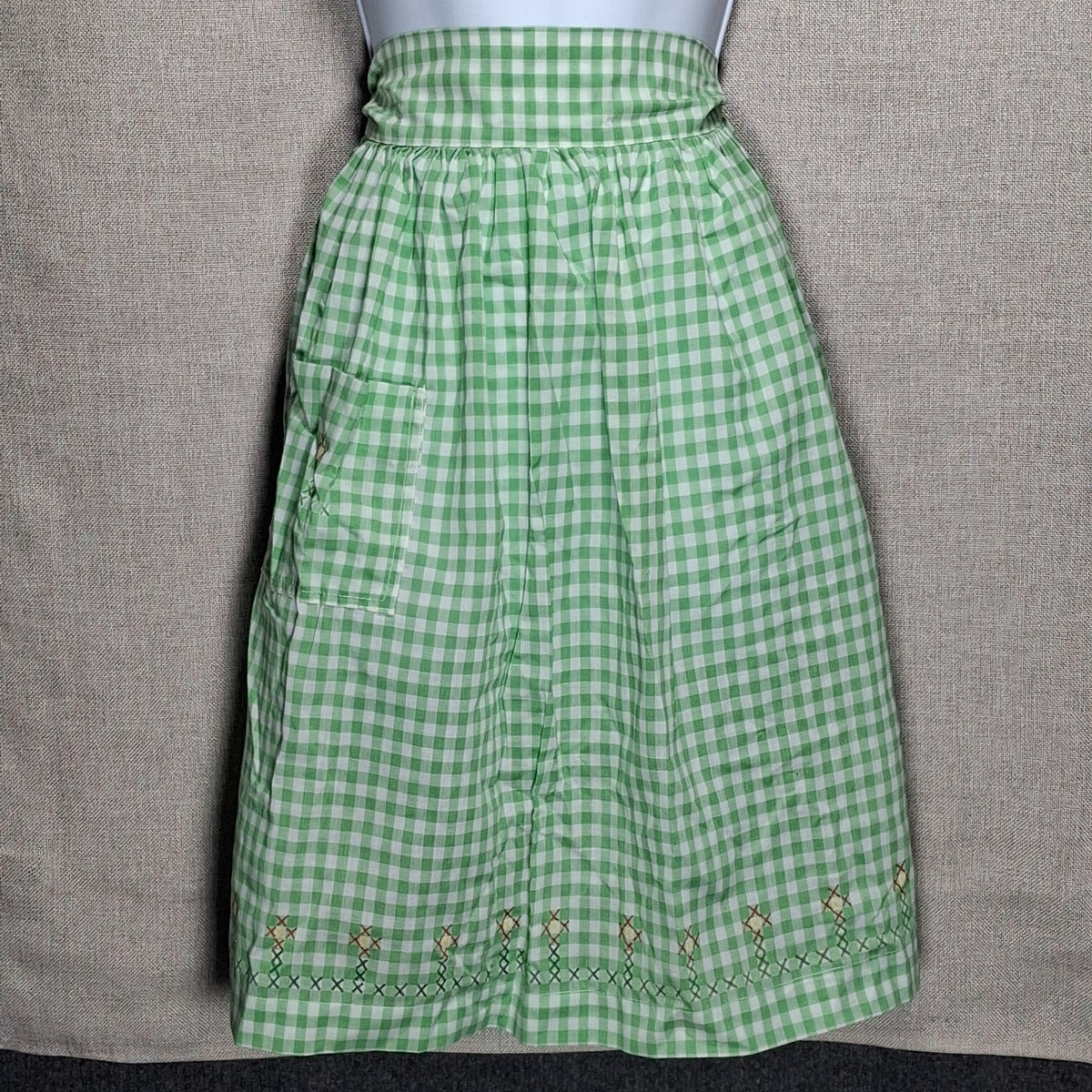Vintage Cotton Apron in White and Green Checkerboard with a Pocket