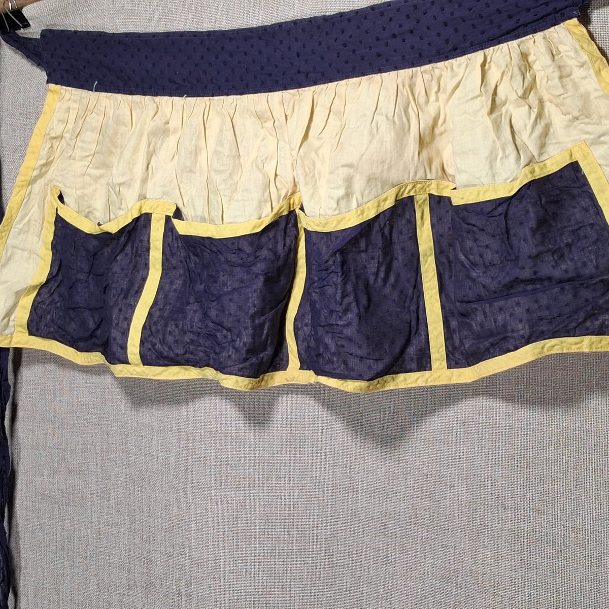 Vintage Cotton Kitchen Apron in Yellow and Blue with Lace Tie and Trim: A lot of Pockets!