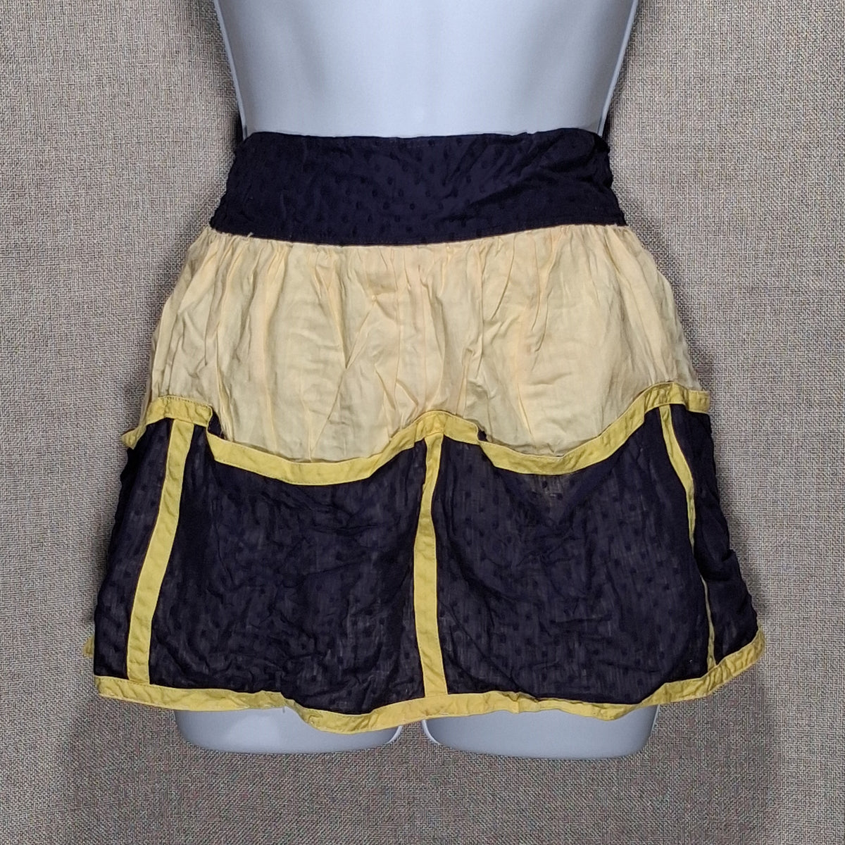 Vintage Cotton Kitchen Apron in Yellow and Blue with Lace Tie and Trim: A lot of Pockets!
