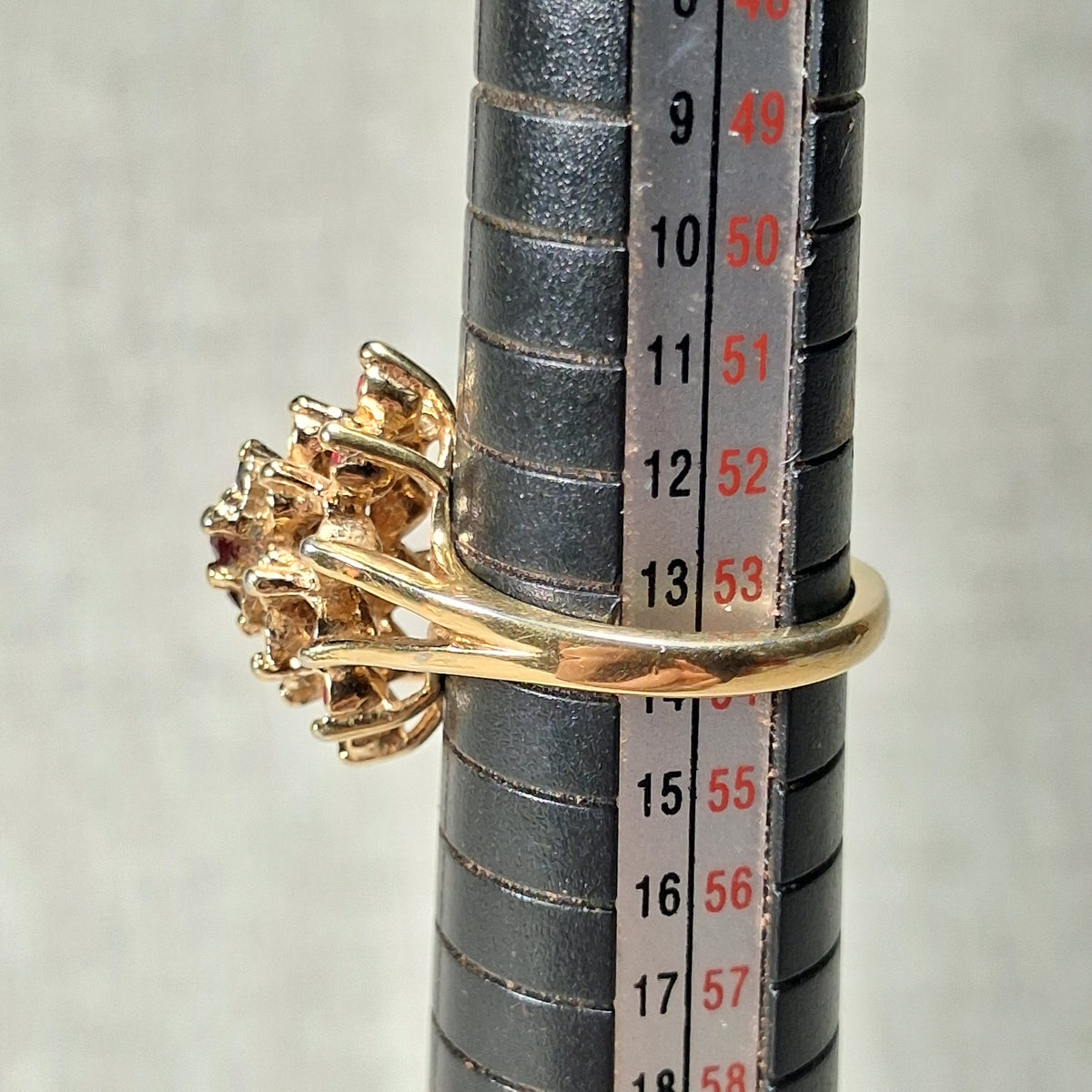 Vintage 18k Gold Plated Ring with Red Rhinestones in a Flower Pattern: Size 7