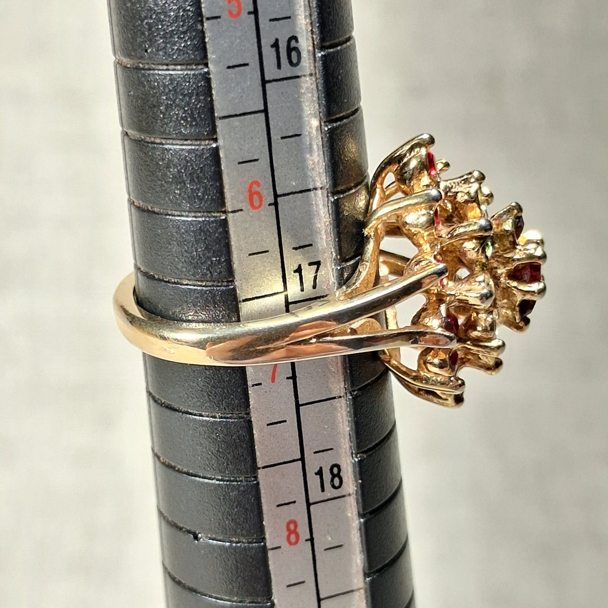Vintage 18k Gold Plated Ring with Red Rhinestones in a Flower Pattern: Size 7