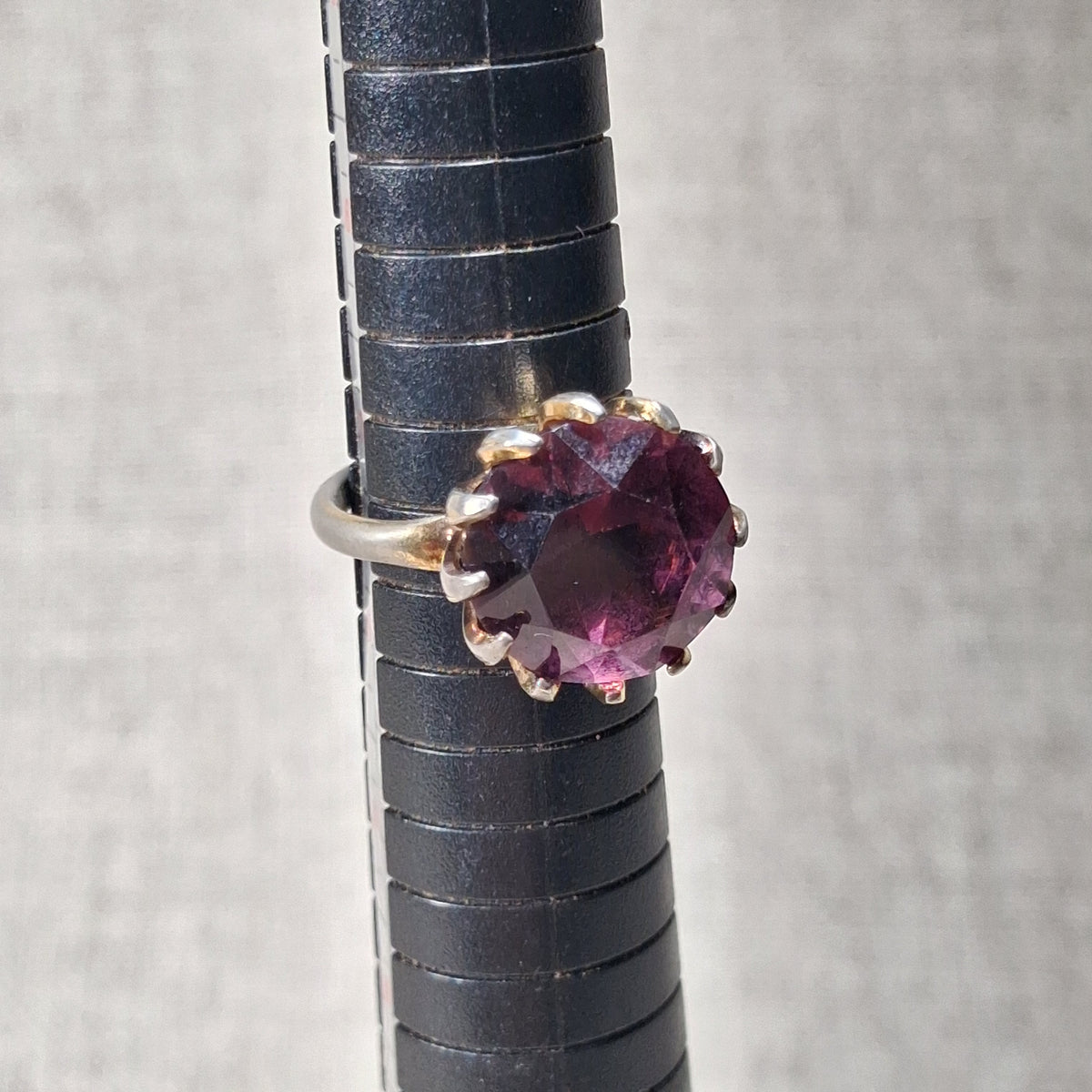 Vintage 10K Gold Plated Ring with a Solitaire Purple Rhinestone Glass: Size 7.5