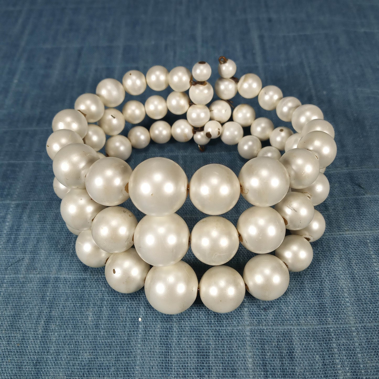 1950s Vintage Cuff Bracelet With Three Rows of Expanding Pearl Beads