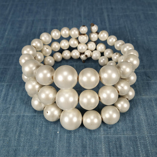 1950s Vintage Cuff Bracelet With Three Rows of Expanding Pearl Beads
