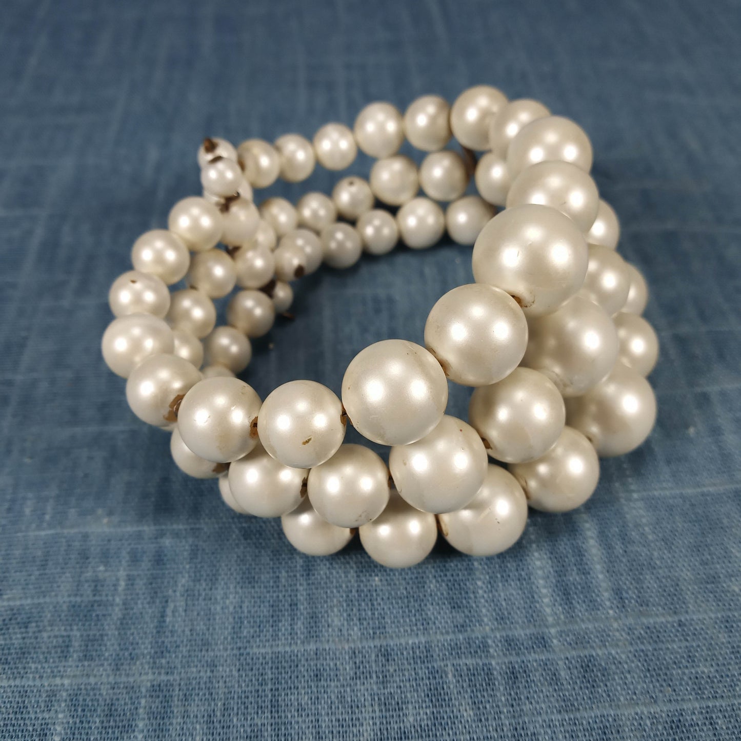1950s Vintage Cuff Bracelet With Three Rows of Expanding Pearl Beads