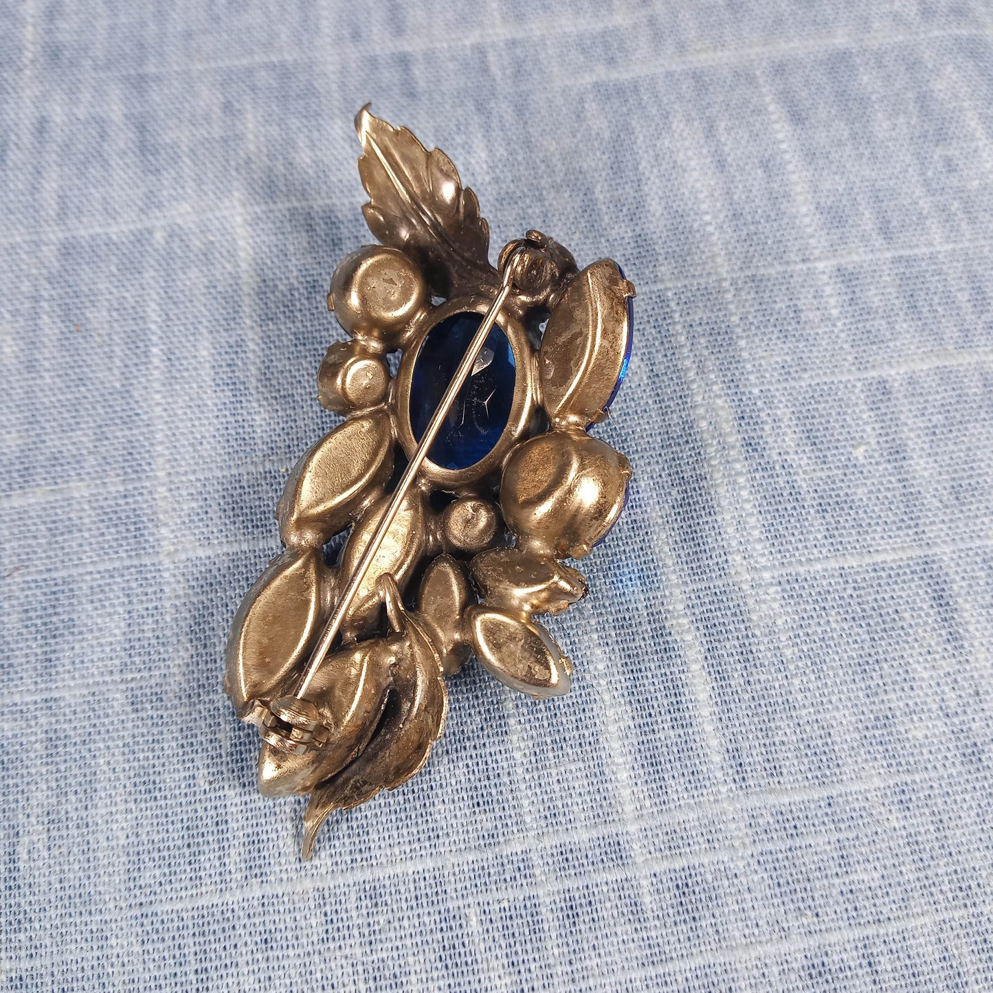 1950s Vintage Pin with Dark Blue Rhinestones and Silver Tone Leaves