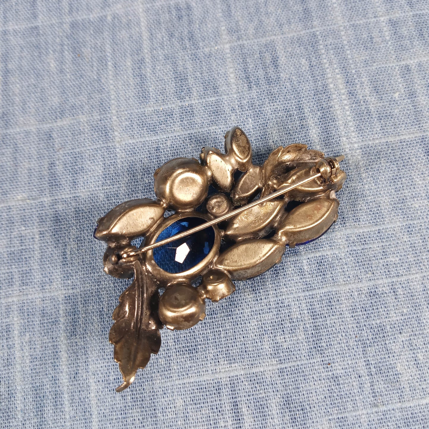 1950s Vintage Pin with Dark Blue Rhinestones and Silver Tone Leaves