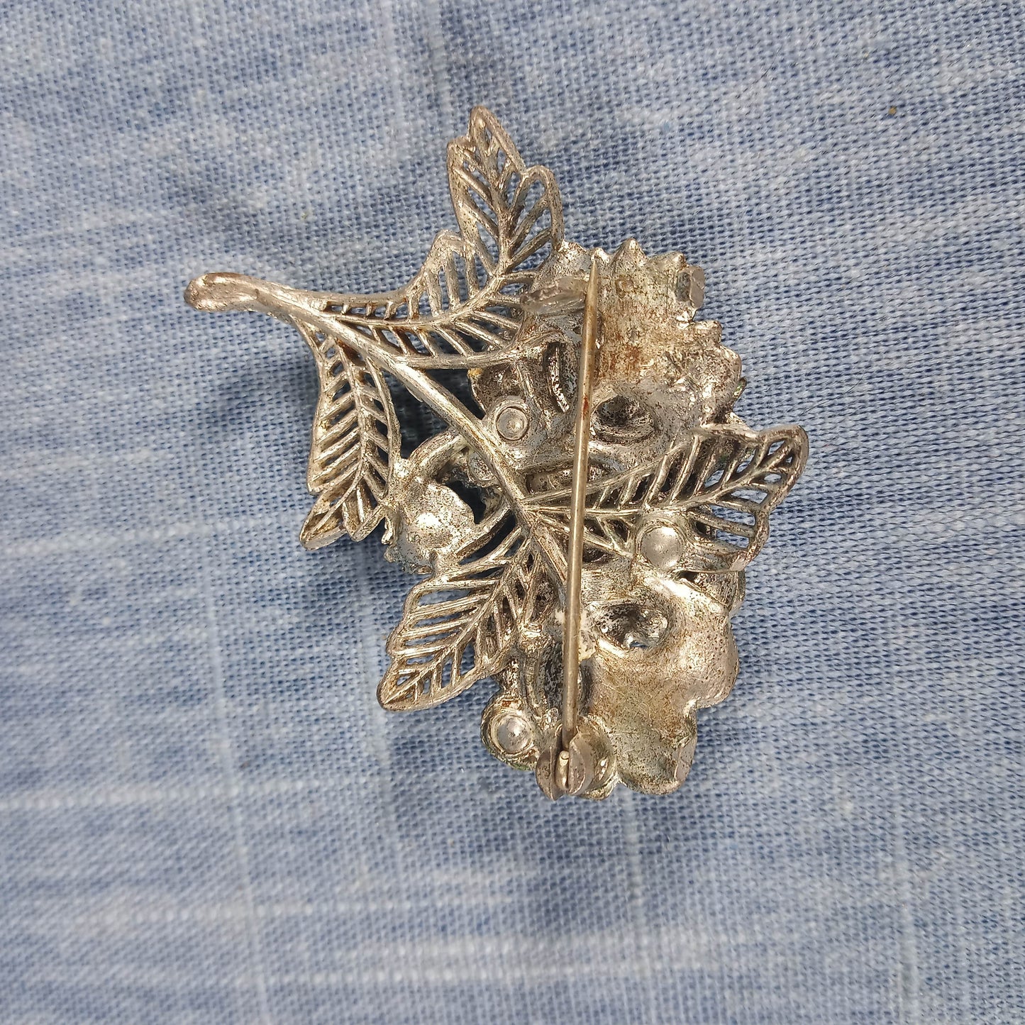 1930s Vintage Filigree Leaf Pin with Clear Rhinestones