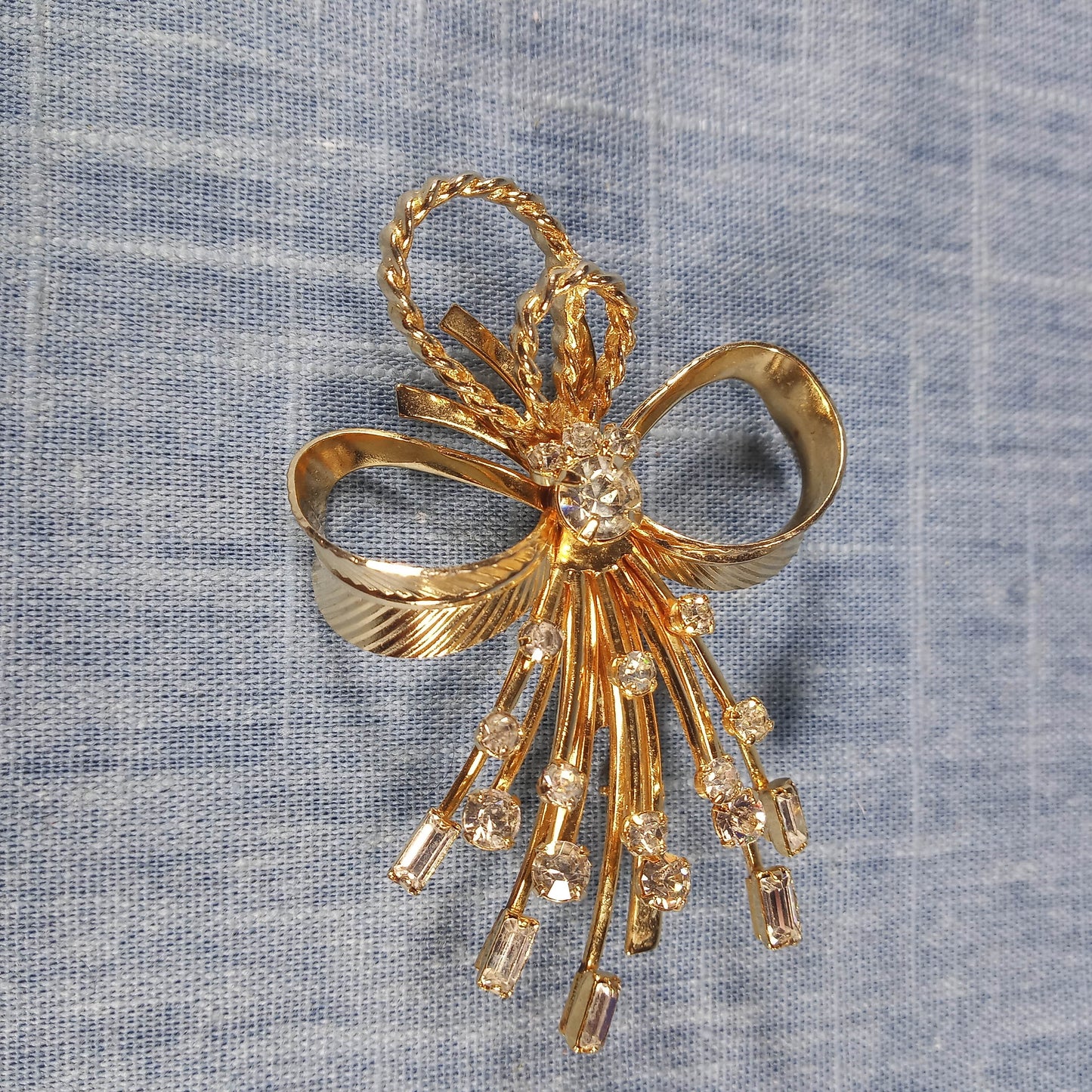 1990s Vintage Bow Spray Pin with Clear Rhinestones