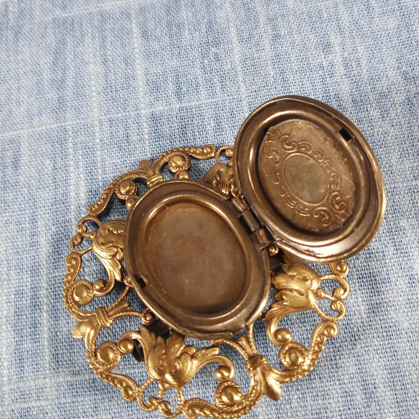 1940s Vintage Locket Brooch with Gold Tone Metal Work