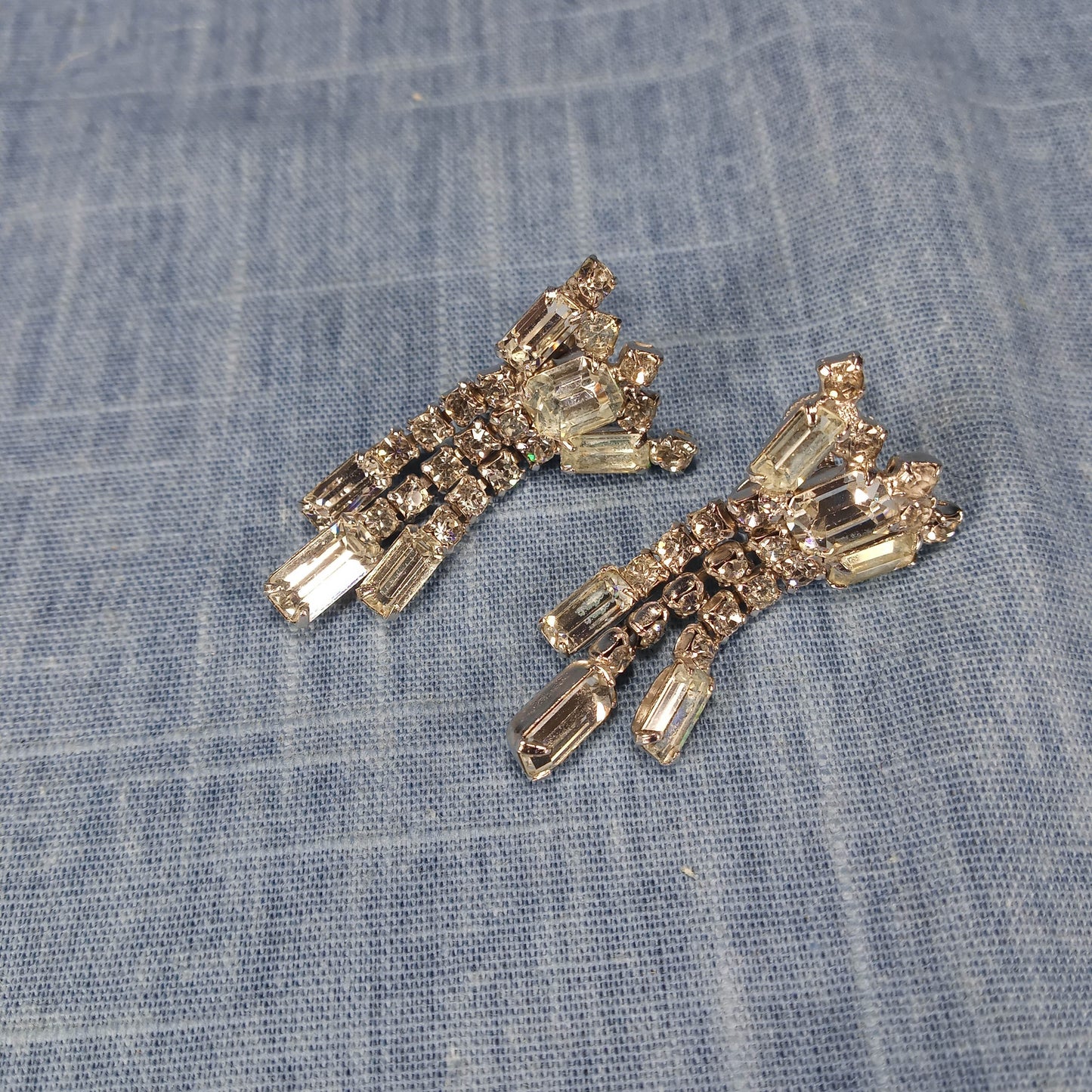 1950s Vintage Dangle Screw Back Earrings with Clear Rhinestones