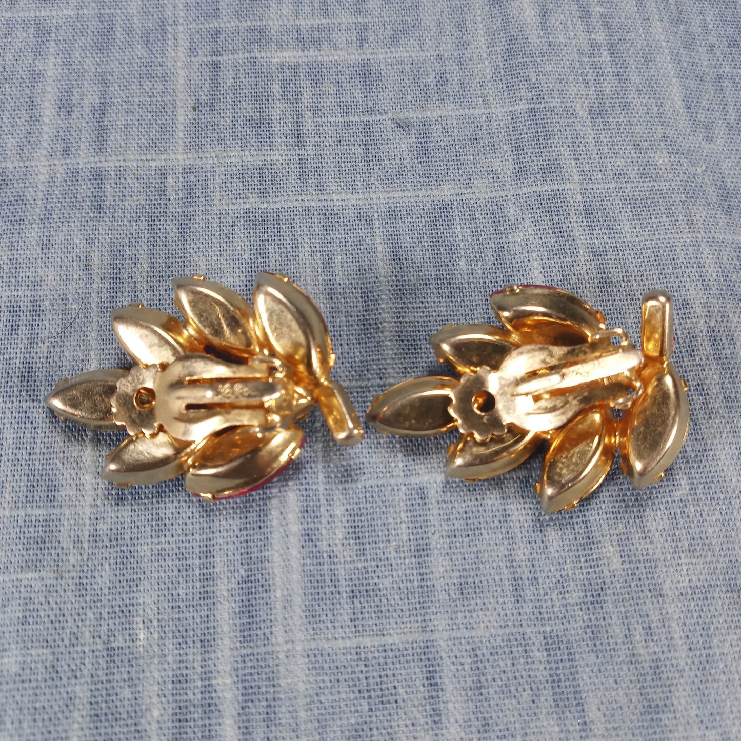 1950s Vintage Clip Earrings with Pink Rhinestones in a Leaf Design by LaRoca