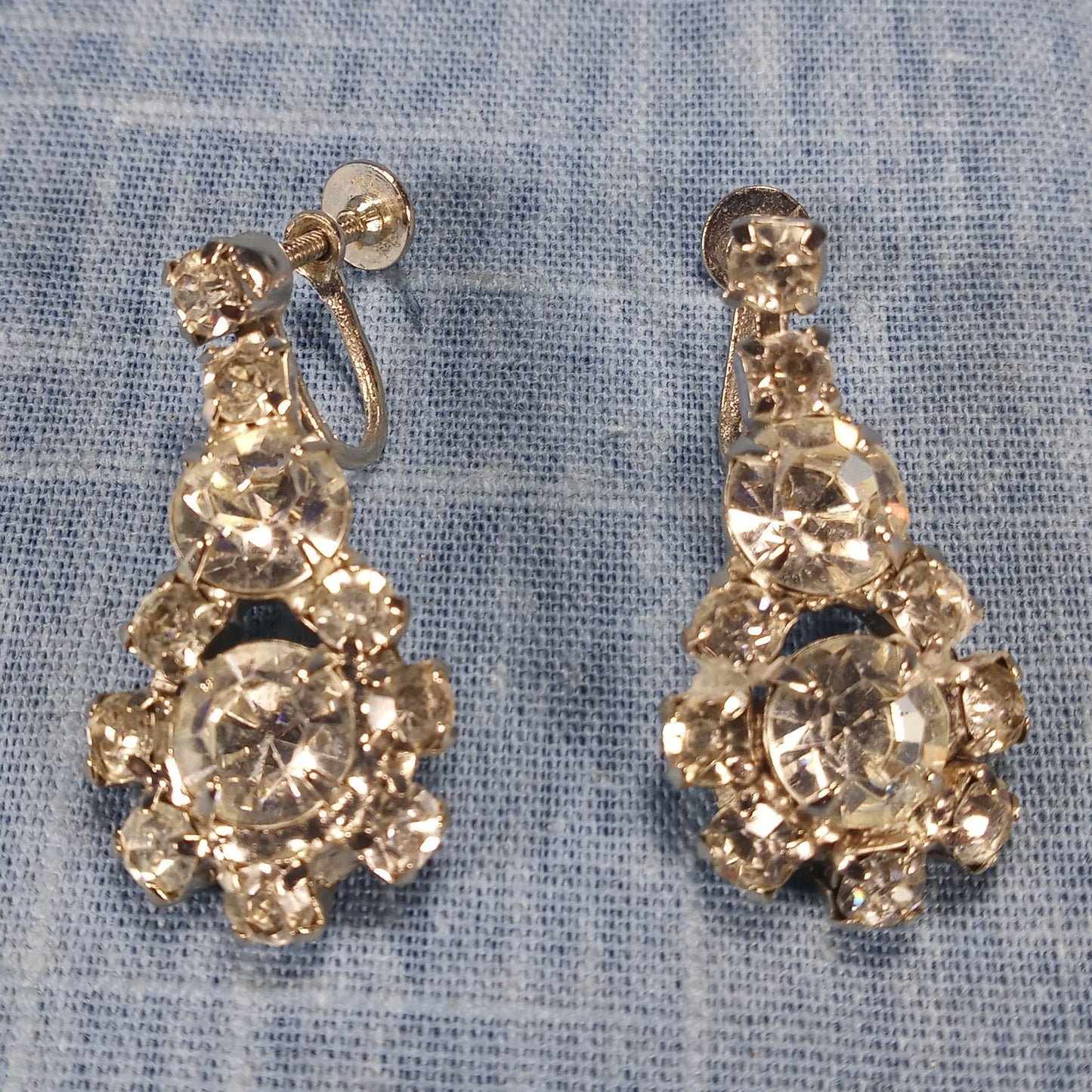 1960s Vintage Screw Back Dangle Earrings with Clear Rhinestones