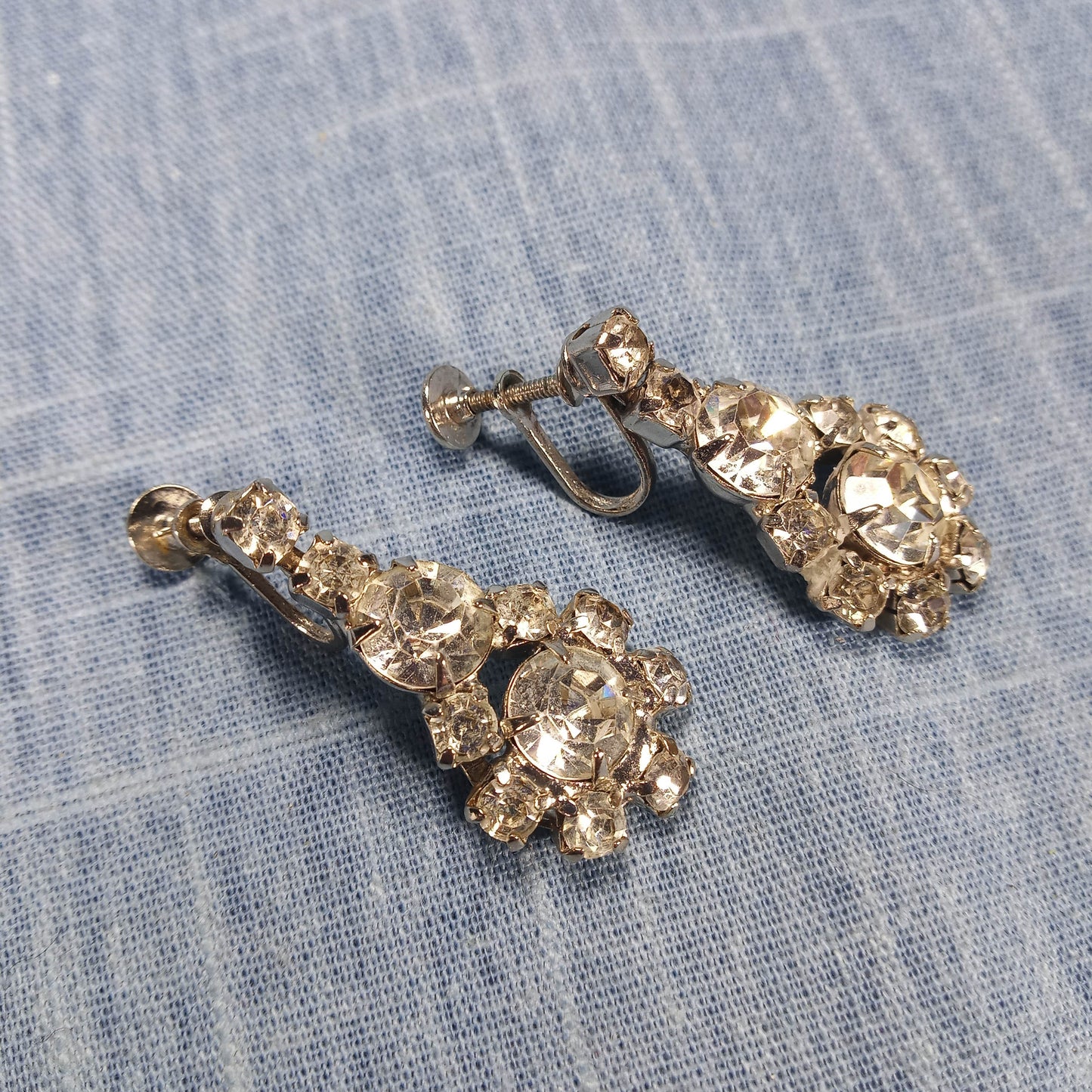 1960s Vintage Screw Back Dangle Earrings with Clear Rhinestones