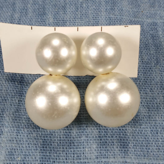 1960s Vintage Screw Back Earrings with Small and Large White Beads