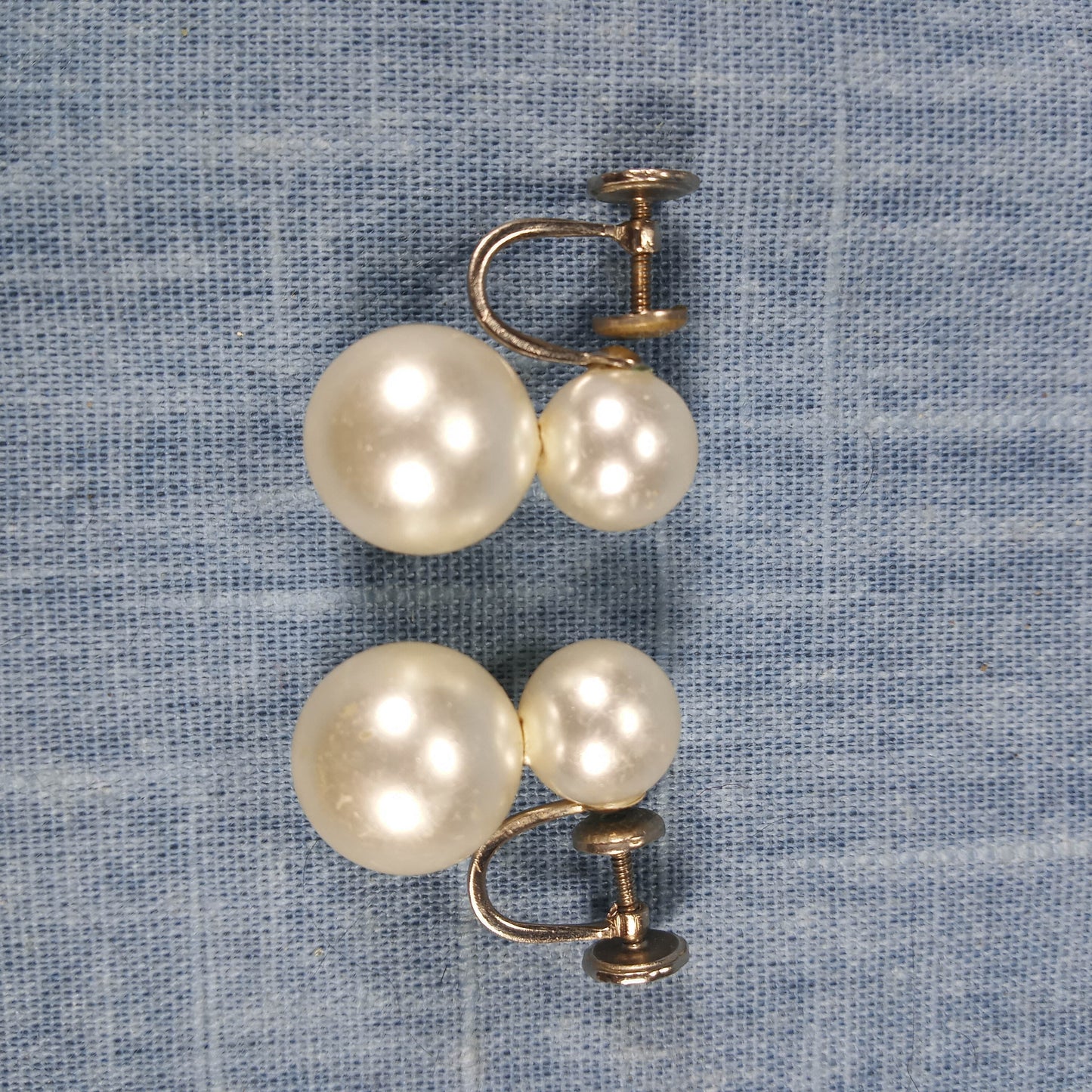 1960s Vintage Screw Back Earrings with Small and Large White Beads