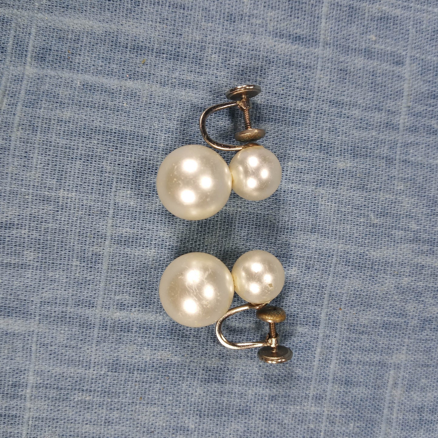 1960s Vintage Screw Back Earrings with Small and Large White Beads