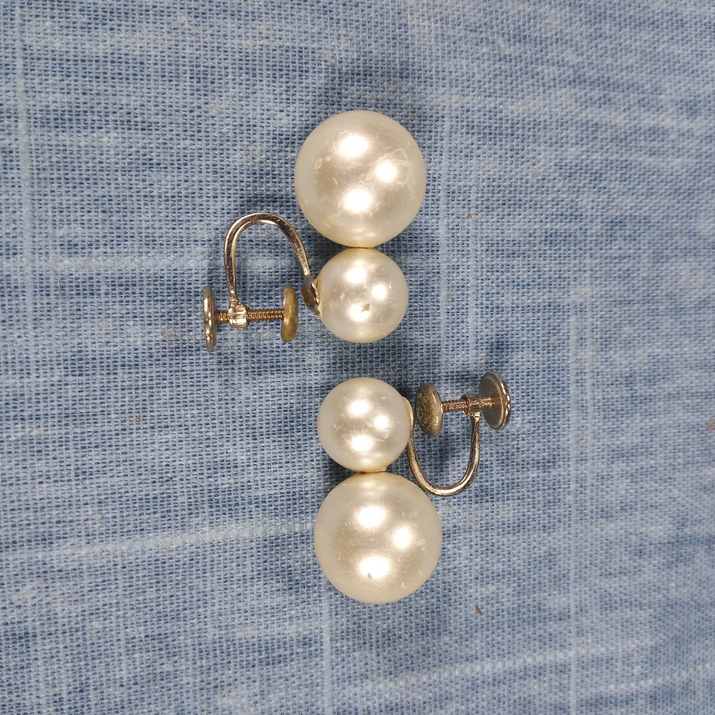 1960s Vintage Screw Back Earrings with Small and Large White Beads