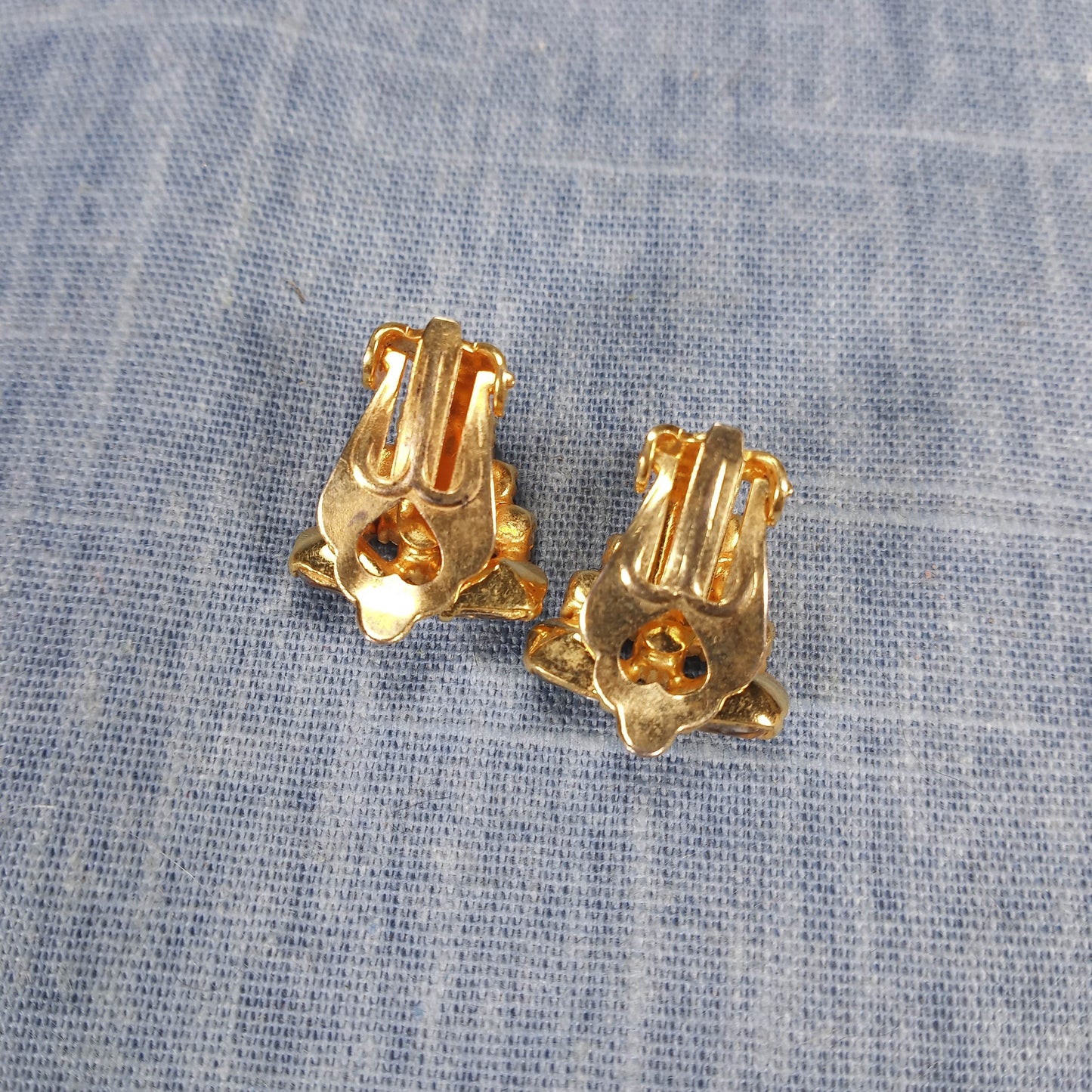 1960s Vintage Clip Earrings with Black and Clear Rhinestones in a Pyramid Shape