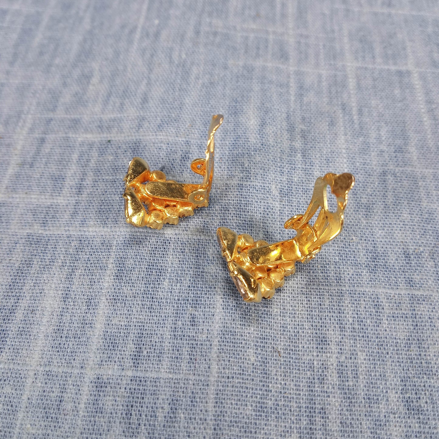 1960s Vintage Clip Earrings with Black and Clear Rhinestones in a Pyramid Shape