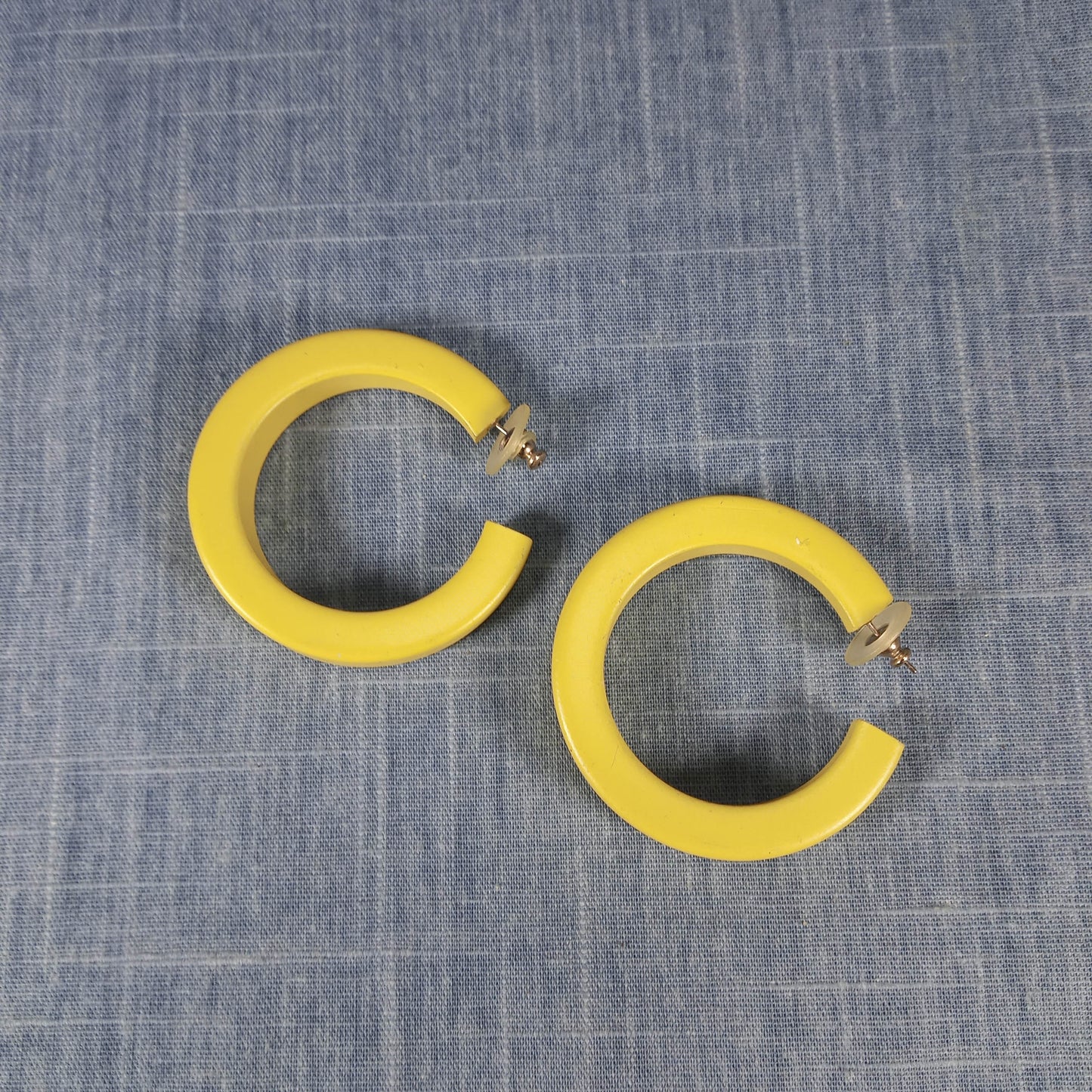 1960s Vintage Hoop Pierced Earrings in Banana Yellow