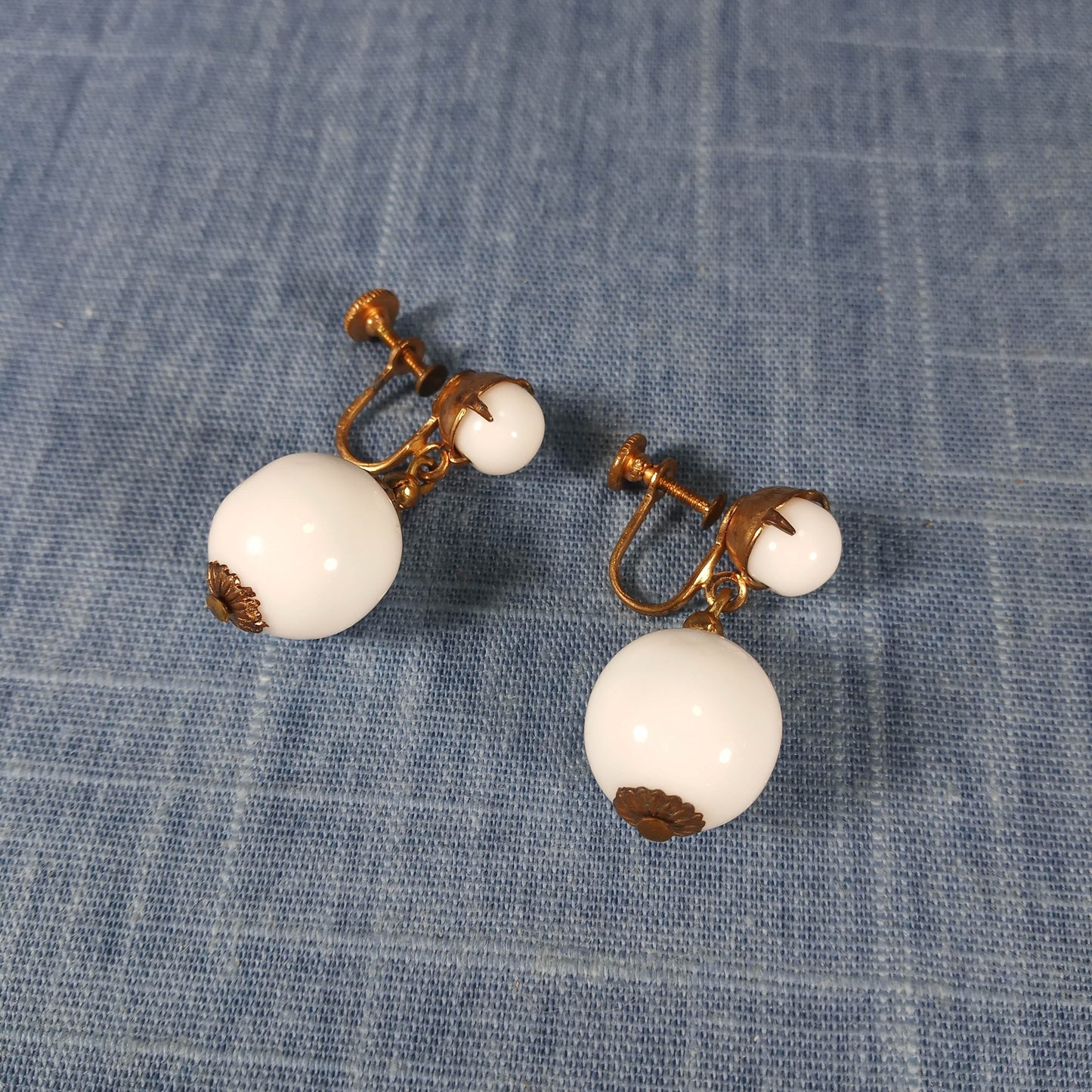 1960s Vintage Dangle Screw Back Earrings with Large and Small White Beads